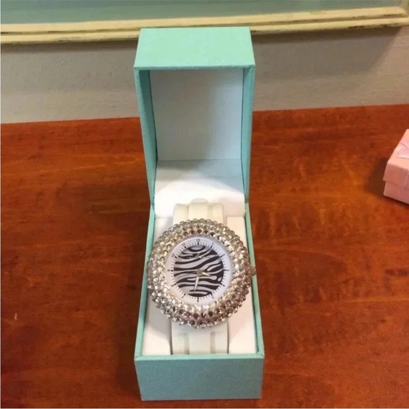 Wanova "bling" watch NWT never worn has battery - Picture 5 of 6